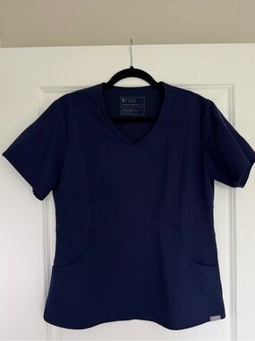 FIGS Aburi Scrub Top in Navy Blue size Medium
